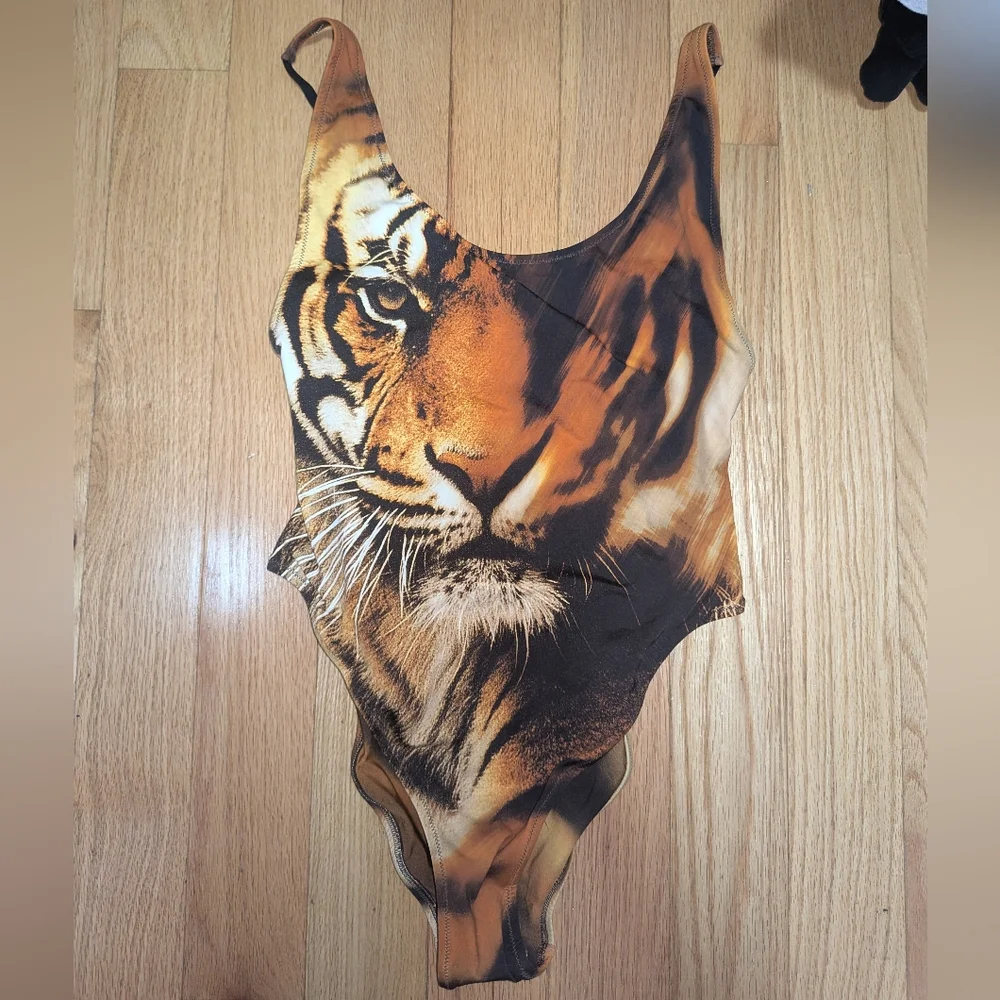 BB1. NWT SKIMS X ROBERTO CAVALLI SCOOP NECK ONE PIECE IN TIGER FACE PRINT